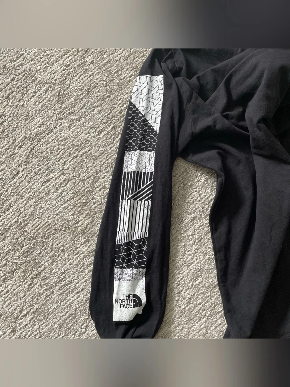 The North Face Mens Black Long Sleeve T-Shirt Graphic Sleeve Print Size Large